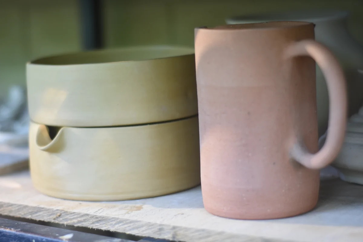 Vaso cerámico moldeado en torno alfarero